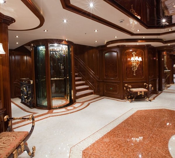 Motor Yacht MARTHA ANN - Foyer
