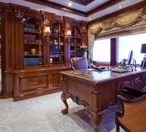 Motor Yacht MARTHA ANN - Master office