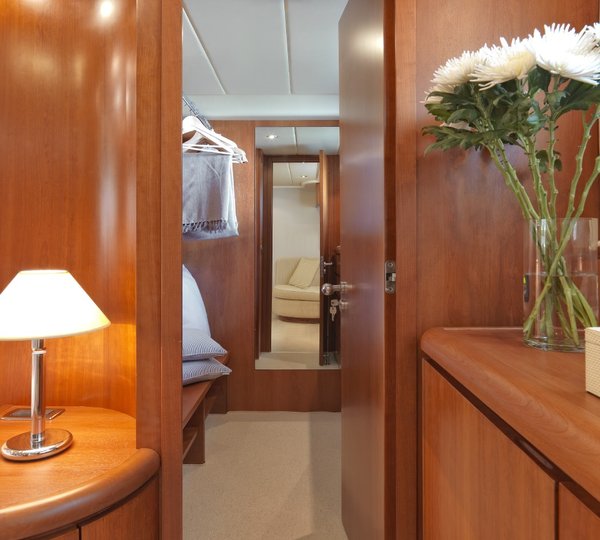 Motor Yacht MARTINA - Corridor