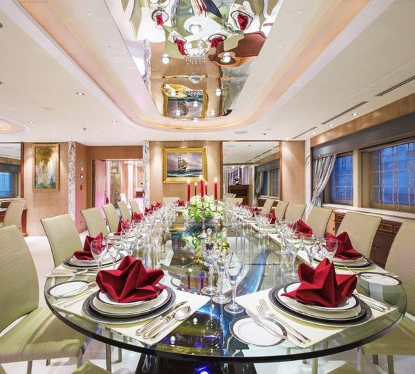 Motor Yacht MOONLIGHT II - Formal dining