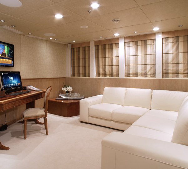 Motor Yacht MOONLIGHT II - Master study