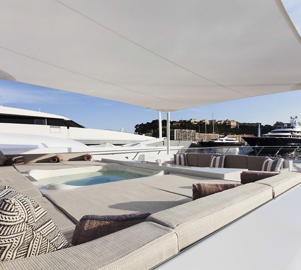 Motor Yacht MOONRAKER - Foredeck detail