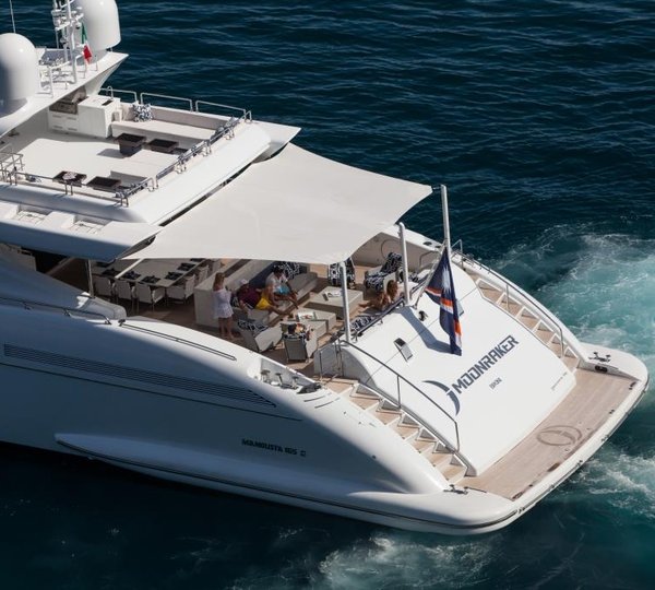 Motor Yacht MOONRAKER - Stern