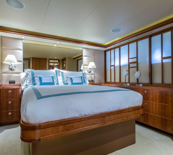 Motor Yacht OASIS - Guest cabin