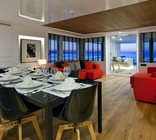 Motor Yacht Preference- salon. Photo credit Tansu Yachts