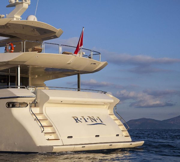 Motor Yacht RINI - Stern