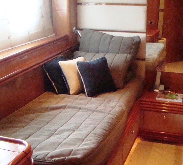 Motor Yacht SHADOW - Guest cabin