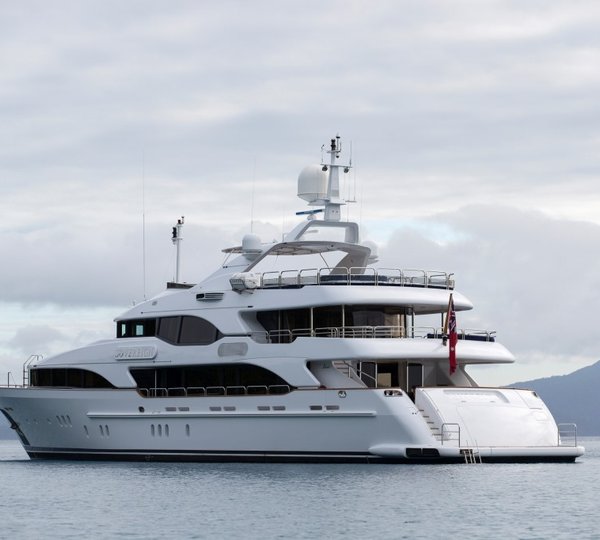 Motor Yacht SOVEREIGN - Aft view