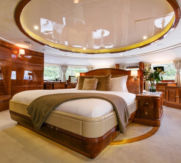 Motor Yacht SOVEREIGN - Master suite