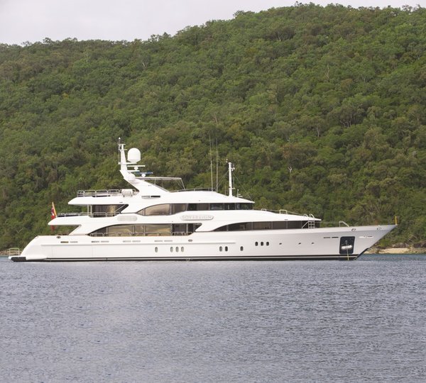 Motor Yacht SOVEREIGN - Starboard view