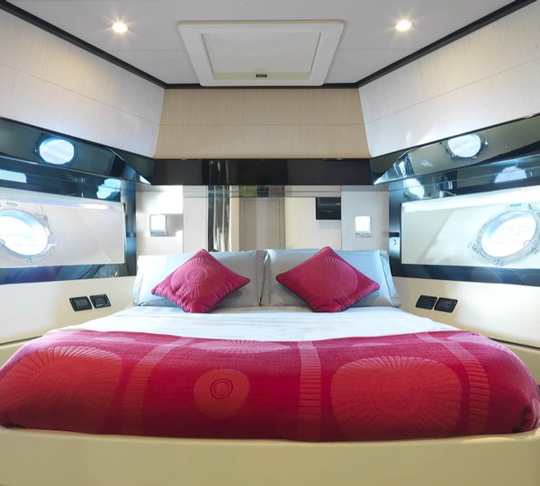 Motor Yacht Stinray M -  Double Cabin