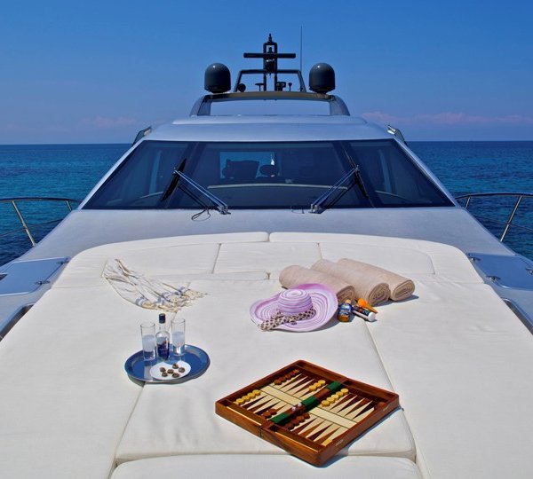 Motor Yacht THEA - Foredeck
