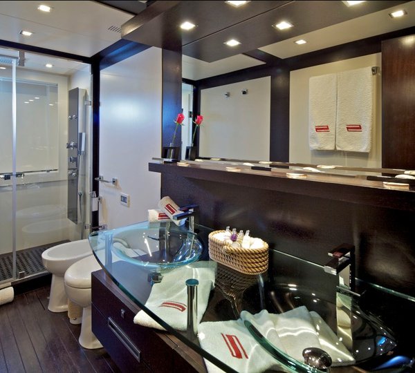 Motor Yacht THEA - Master Bathroom