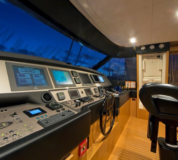 Motor Yacht ZIACANAIA - Bridge