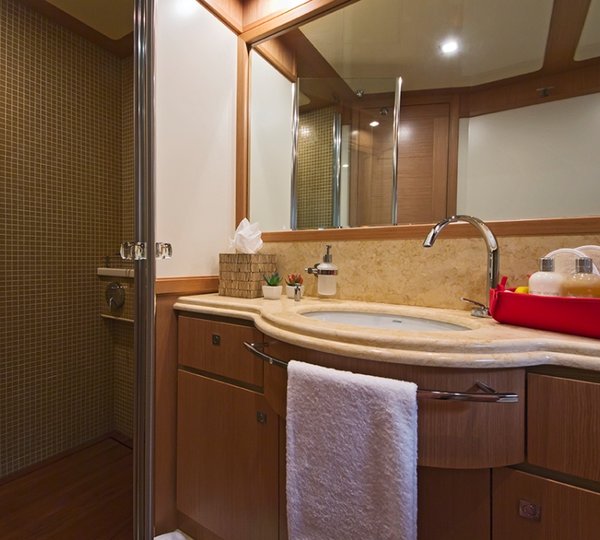 Motor Yacht ZIACANAIA - Queen Cabin Bath