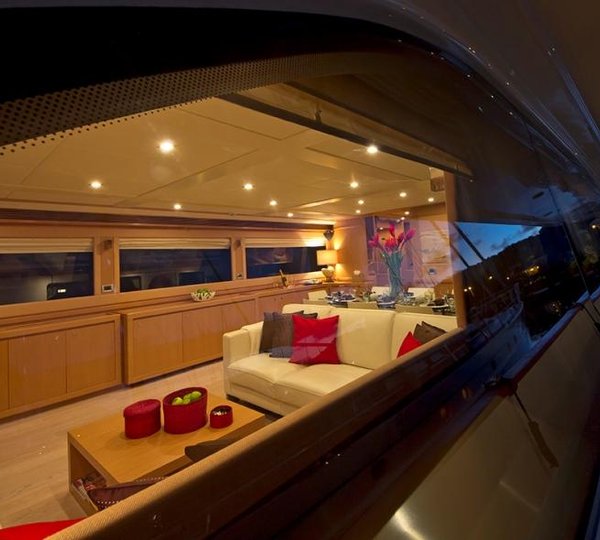 Motor Yacht ZIACANAIA - Salon from Outside