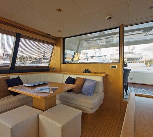 Motor Yacht ZIACANAIA - Upper lounge