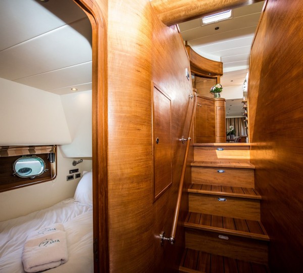 Motor Yacht ZINA - 005