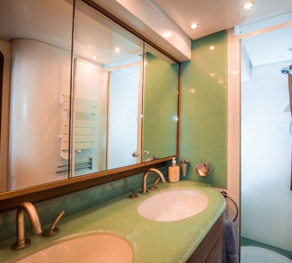 Motor Yacht ZINA - 010