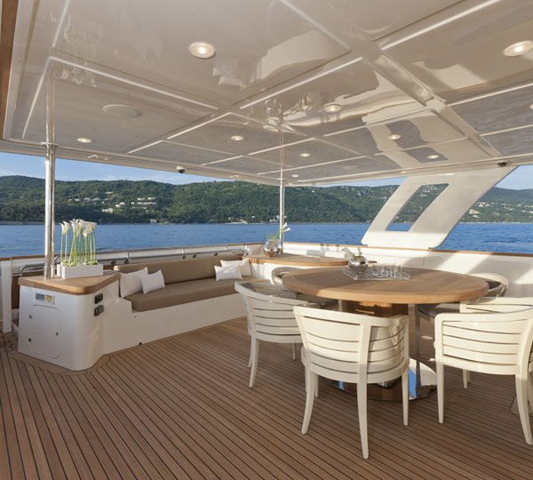 Motor Yacht Ziacanaia N33 Ferretti Custom Line - Cockpit
