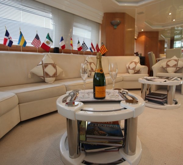 Motor yacht  MOONDANCE - Salon seating