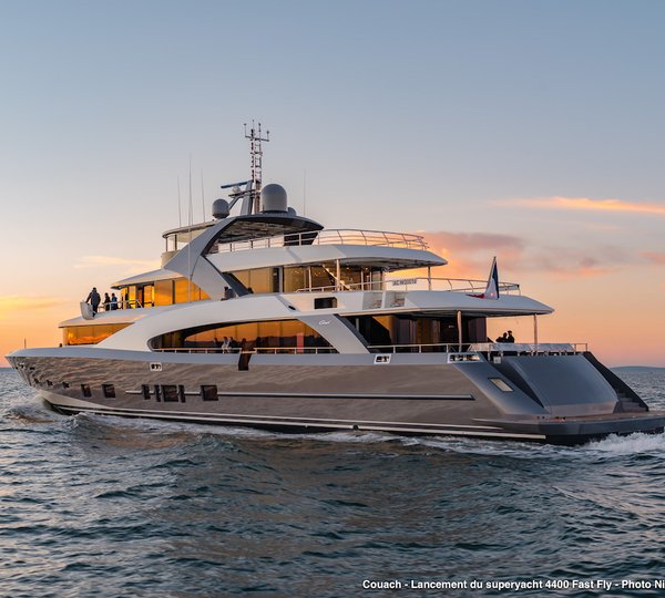 Motor yacht 4400 FAST FLY - exterior aft view