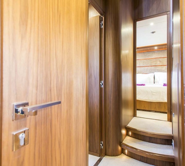 Motor yacht 888 - 019