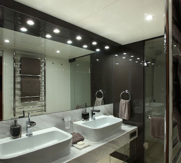 Motor yacht AQUARIUS - Master Bathroom