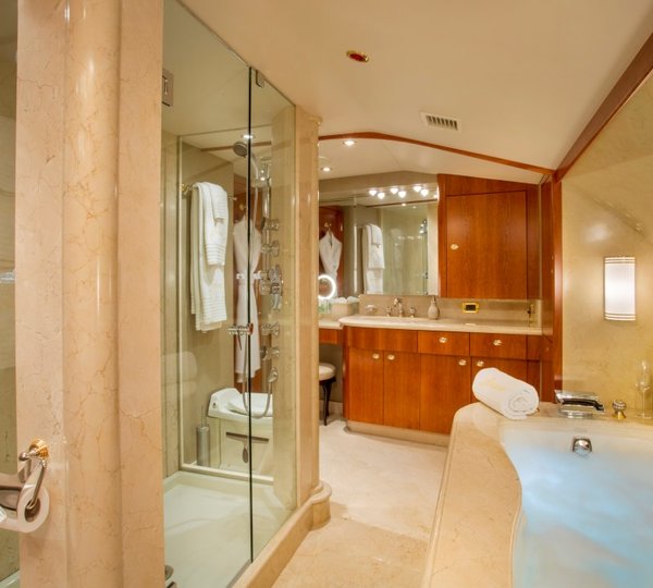 Motor yacht ARIOSO - Master ensuite