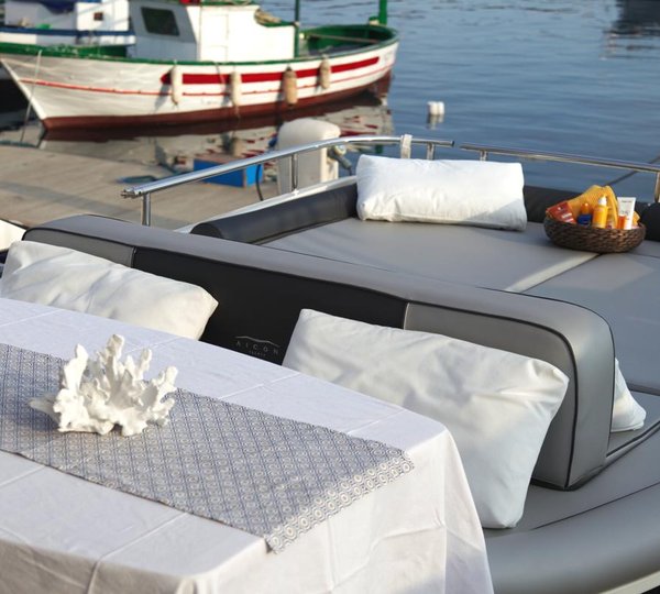 Motor yacht ARWEN - Aft deck dining and sunpads