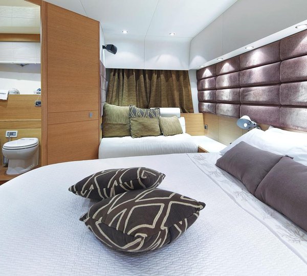 Motor yacht ARWEN - Master with sofa