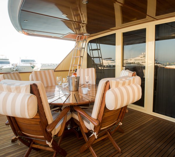 Motor yacht AURIANE - Alfresco dining