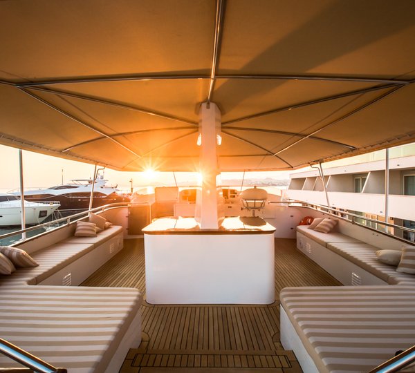 Motor yacht AURIANE - Sunpads and seating