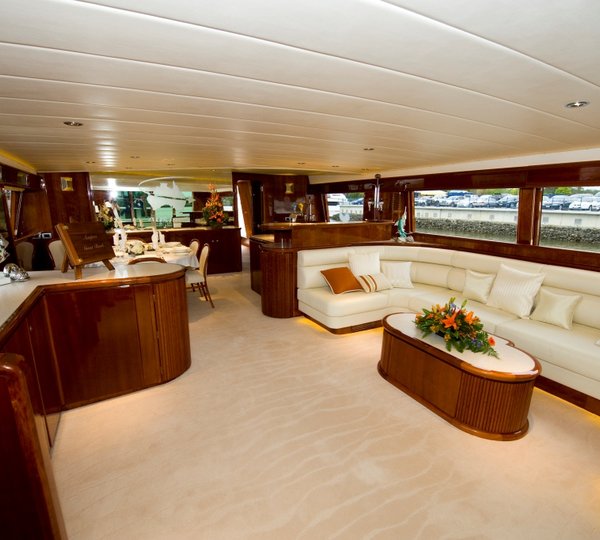 Motor yacht AUSPRO - Main Salon