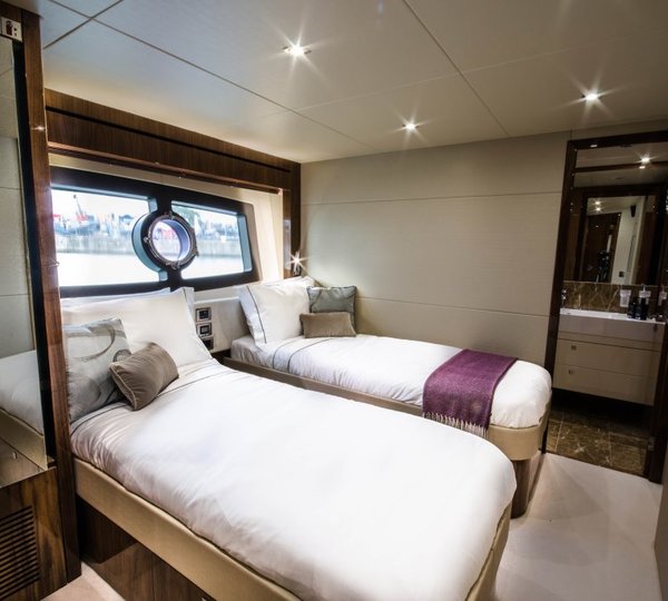 Motor yacht AUTUMN -  Convertible Twin