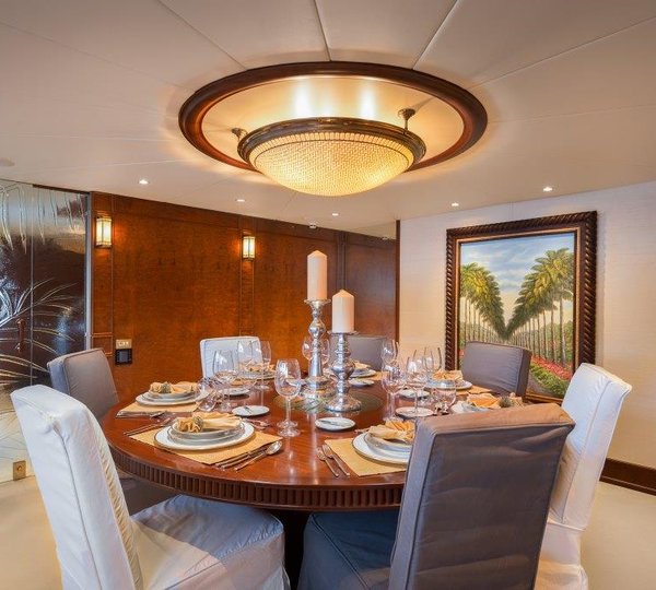 Motor yacht BRAZIL - Dining room