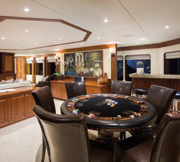 Motor yacht BRAZIL - Games table