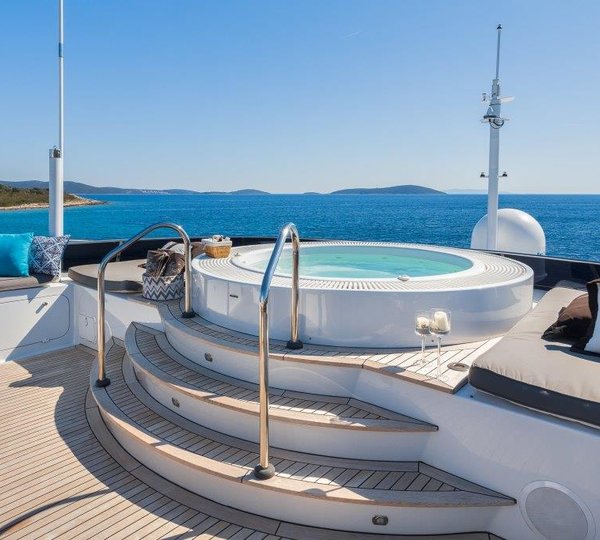 Motor yacht BRAZIL - Jacuzzi