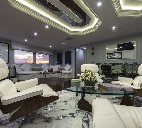 Motor yacht CHAKRA - Bar lounge