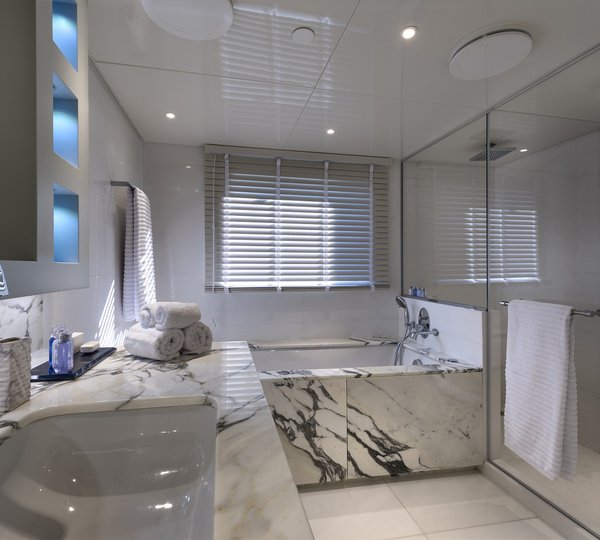 Motor yacht CHAKRA - Deluxe ensuite