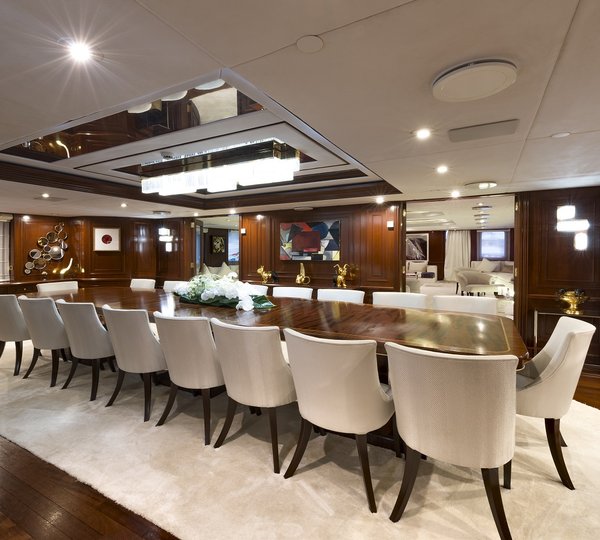 Motor yacht CHAKRA - Formal dining