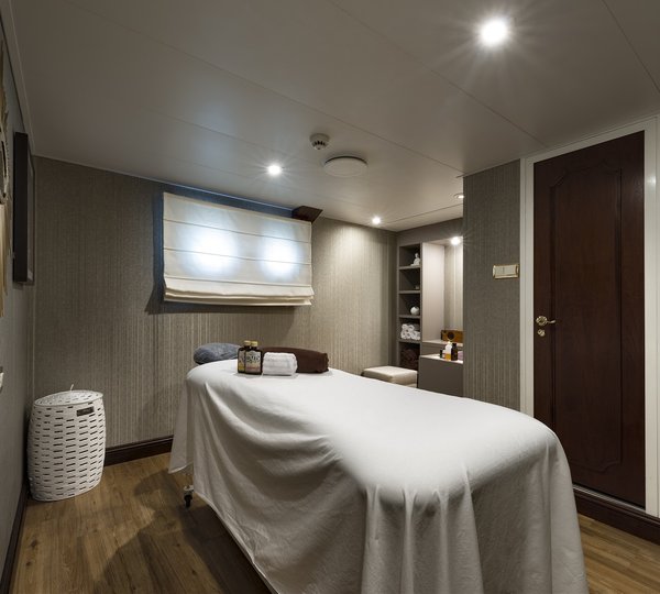 Motor yacht CHAKRA - Massage room