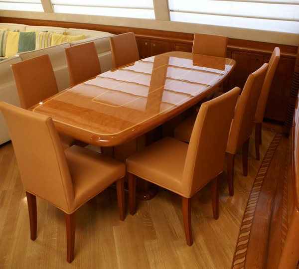 Motor yacht CHI 5 -  Dining