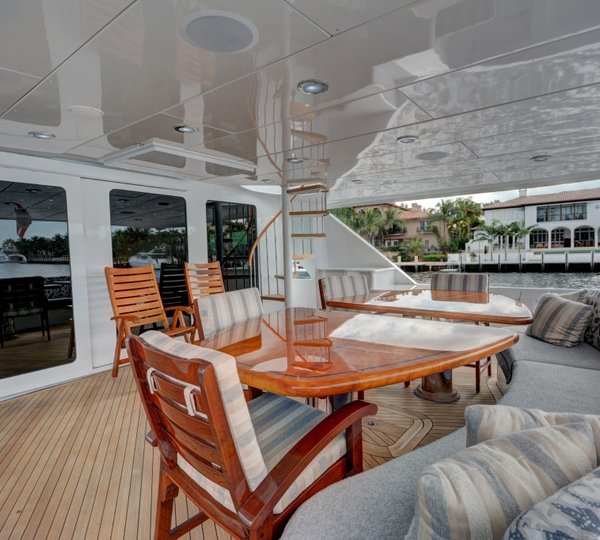 Motor yacht CRESCENDO - Aft deck