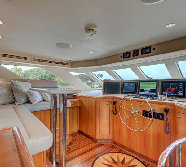 Motor yacht CRESCENDO - Bridge