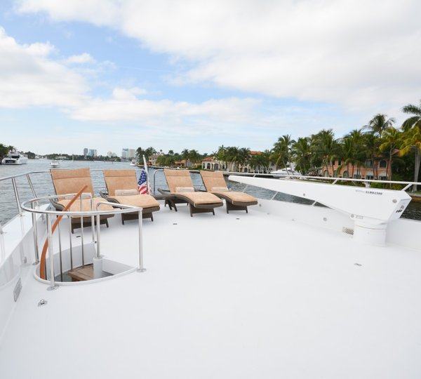 Motor yacht CRESCENDO - Chaise loungers