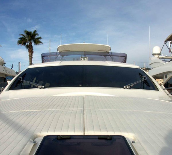 Motor yacht D BOGEY -  Sunpad on Bow