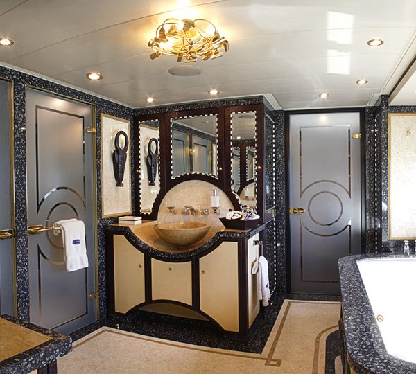 Motor yacht DENIKI - Master Cabin ensuite