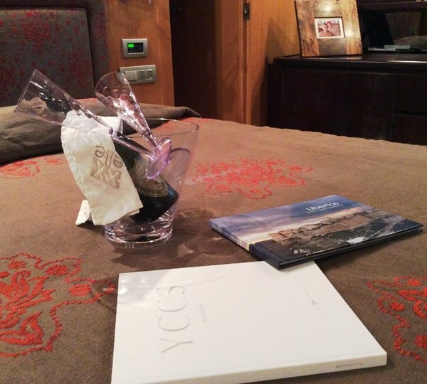 Motor yacht DOUBLE XELLE -  Cabin detail