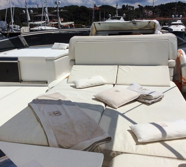 Motor yacht DOUBLE XELLE - Flybridge Sunbed
